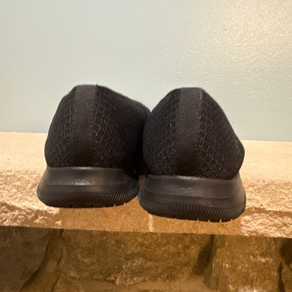 Skechers WORK Black Loafers Slip Resistant Red Insole EUC - Picture 3 of 6